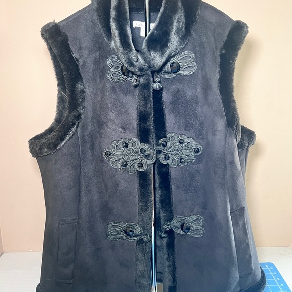 Coldwater Creek Black Vest with Faux Fur Trim size large (14-16) - Picture 1 of 8